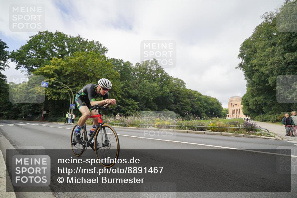 14.09.2025 - Stadtparktriathlon Michael Burmester http://msf.ph/oto/8891467 14.09.2025 10:38:03 Radfahren 642, 723, 730, 782, 804 meine-sportfotos.de