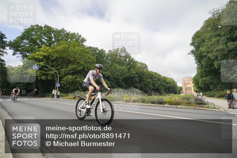 14.09.2025 - Stadtparktriathlon Michael Burmester http://msf.ph/oto/8891471 14.09.2025 10:38:14 Radfahren 705, 730, 748, 750, 759, 763, 799, 800 meine-sportfotos.de
