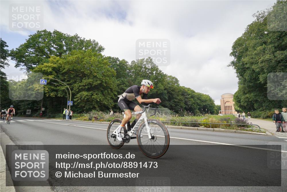 14.09.2025 - Stadtparktriathlon Michael Burmester http://msf.ph/oto/8891473 14.09.2025 10:38:16 Radfahren 705, 730, 748, 750, 759, 763, 799, 800 meine-sportfotos.de