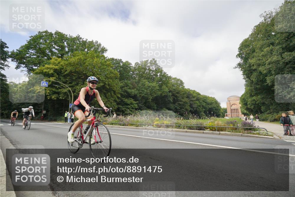 14.09.2025 - Stadtparktriathlon Michael Burmester http://msf.ph/oto/8891475 14.09.2025 10:38:17 Radfahren 705, 748, 750, 759, 763, 799, 800 meine-sportfotos.de