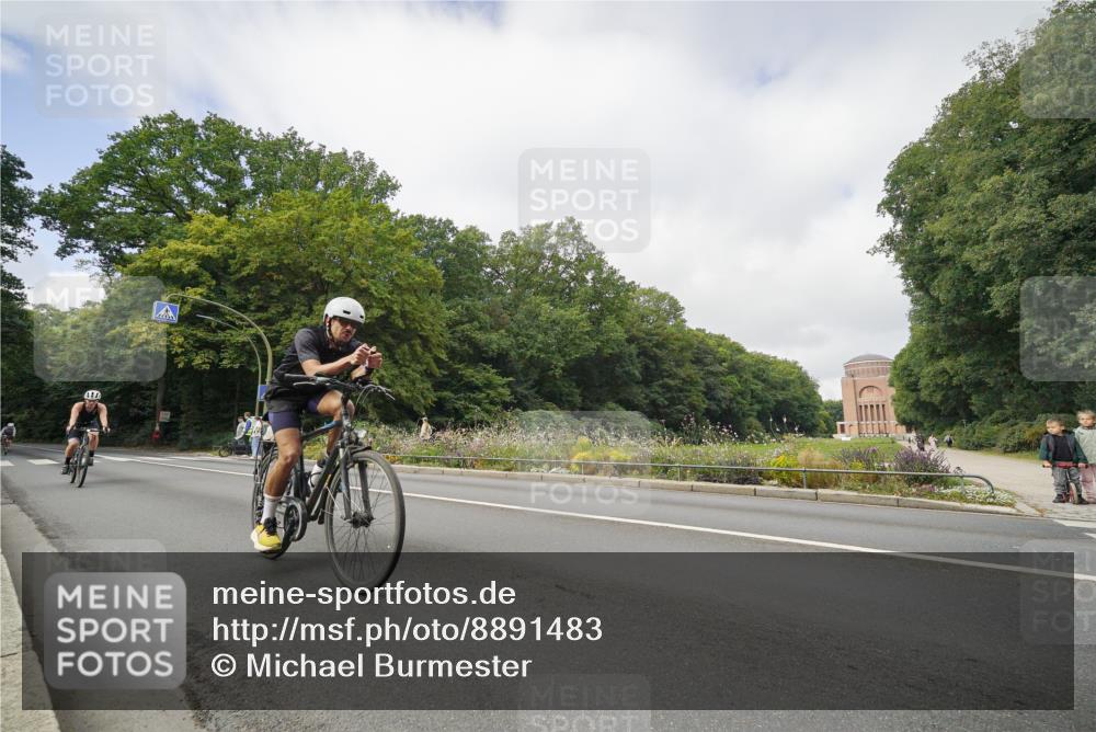 14.09.2025 - Stadtparktriathlon Michael Burmester http://msf.ph/oto/8891483 14.09.2025 10:38:38 Radfahren 645, 687, 699, 700, 777 meine-sportfotos.de