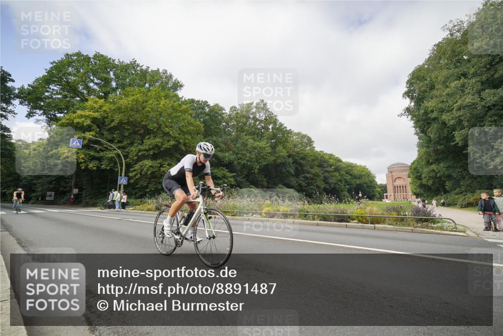 14.09.2025 - Stadtparktriathlon Michael Burmester http://msf.ph/oto/8891487 14.09.2025 10:38:46 Radfahren 581, 624, 687, 699, 766, 779 meine-sportfotos.de