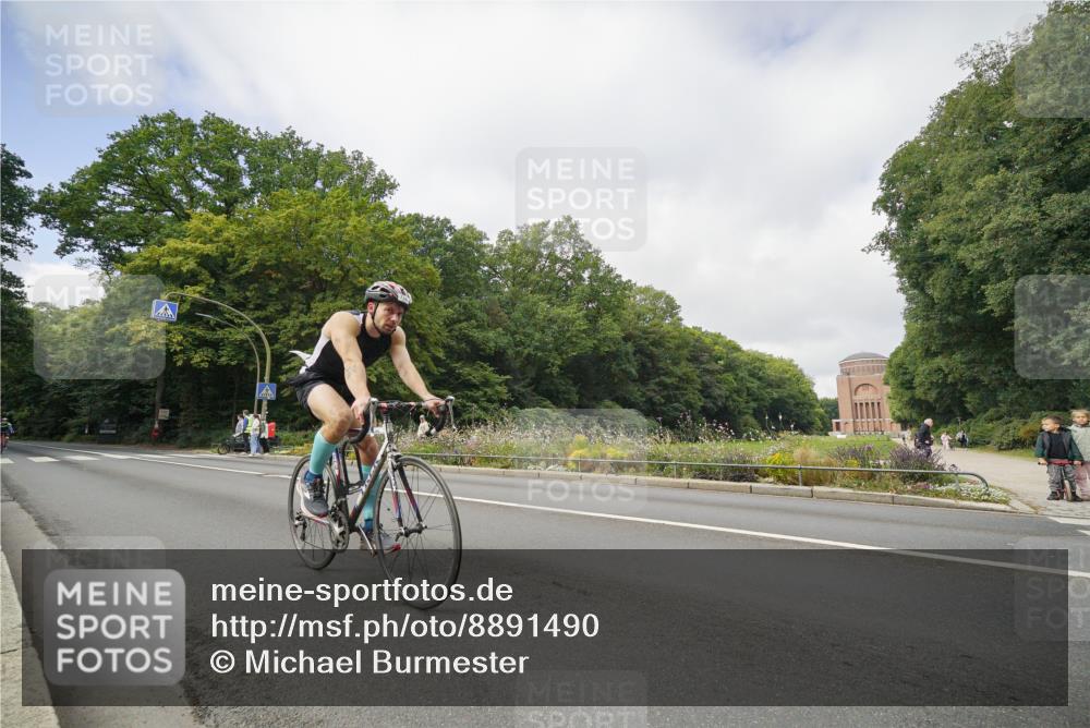 14.09.2025 - Stadtparktriathlon Michael Burmester http://msf.ph/oto/8891490 14.09.2025 10:38:48 Radfahren 581, 624, 687, 699, 766, 779 meine-sportfotos.de