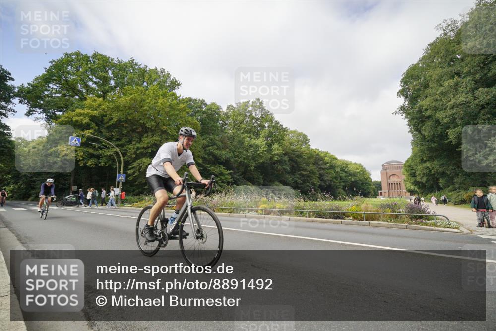 14.09.2025 - Stadtparktriathlon Michael Burmester http://msf.ph/oto/8891492 14.09.2025 10:38:54 Radfahren 581, 624, 706, 766, 779 meine-sportfotos.de