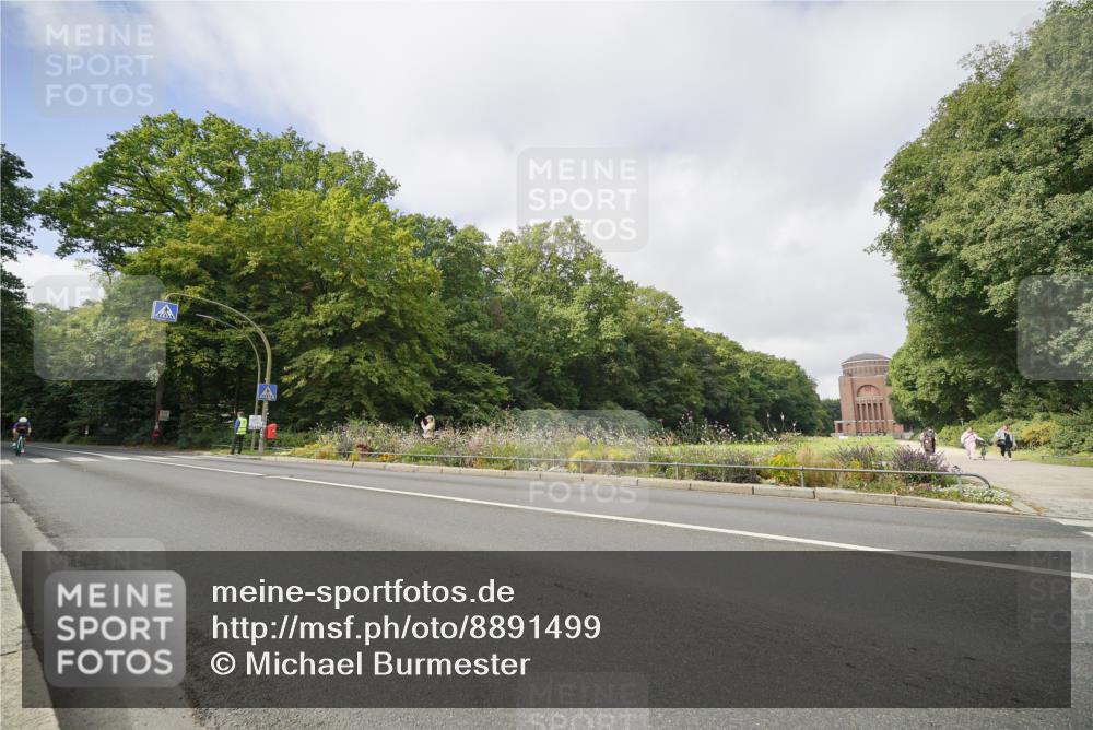 14.09.2025 - Stadtparktriathlon Michael Burmester http://msf.ph/oto/8891499 14.09.2025 10:39:04 Radfahren 636, 697, 732 meine-sportfotos.de