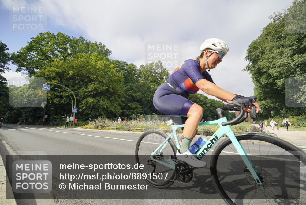 14.09.2025 - Stadtparktriathlon Michael Burmester http://msf.ph/oto/8891507 14.09.2025 10:39:07 Radfahren 636, 697, 732, 786 meine-sportfotos.de
