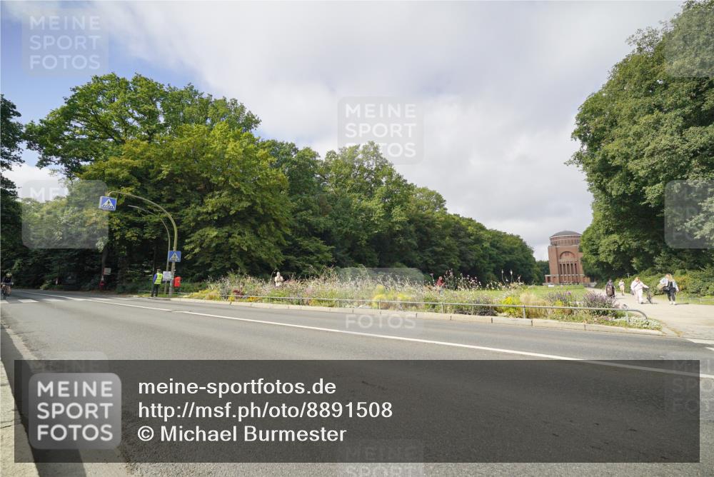 14.09.2025 - Stadtparktriathlon Michael Burmester http://msf.ph/oto/8891508 14.09.2025 10:39:08 Radfahren 636, 697, 732, 786 meine-sportfotos.de