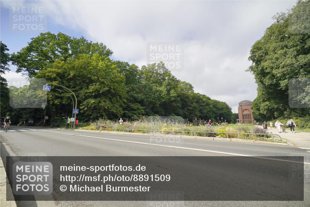 14.09.2025 - Stadtparktriathlon Michael Burmester http://msf.ph/oto/8891509 14.09.2025 10:39:09 Radfahren 636, 697, 732, 786 meine-sportfotos.de