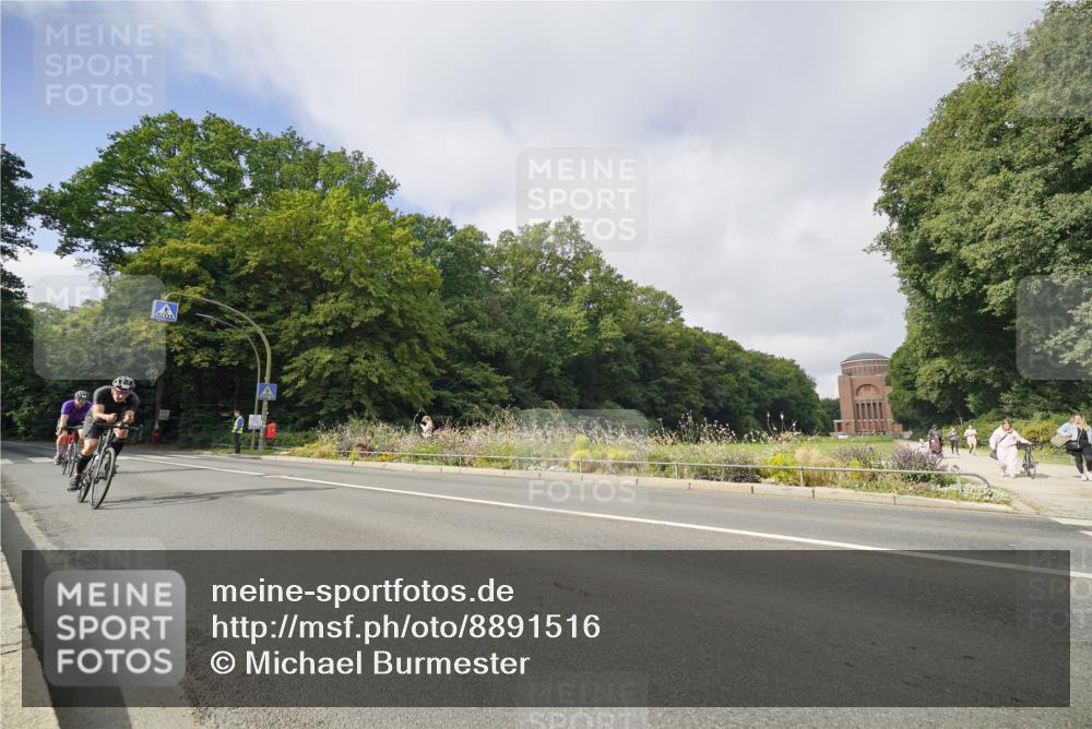 14.09.2025 - Stadtparktriathlon Michael Burmester http://msf.ph/oto/8891516 14.09.2025 10:39:12 Radfahren 636, 697, 732, 786, 801 meine-sportfotos.de
