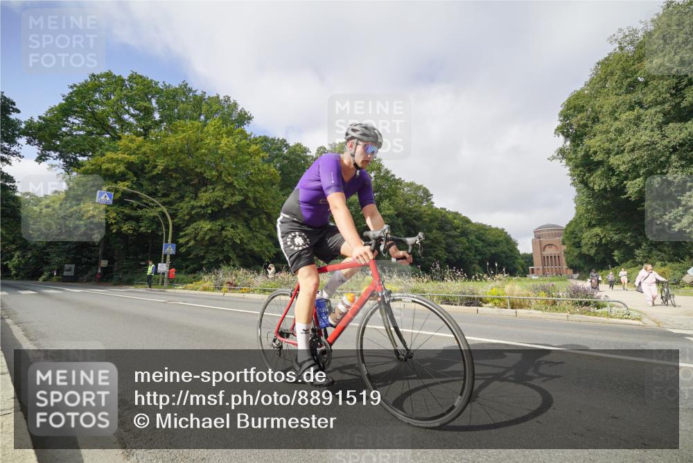 14.09.2025 - Stadtparktriathlon Michael Burmester http://msf.ph/oto/8891519 14.09.2025 10:39:13 Radfahren 636, 697, 732, 786, 801 meine-sportfotos.de