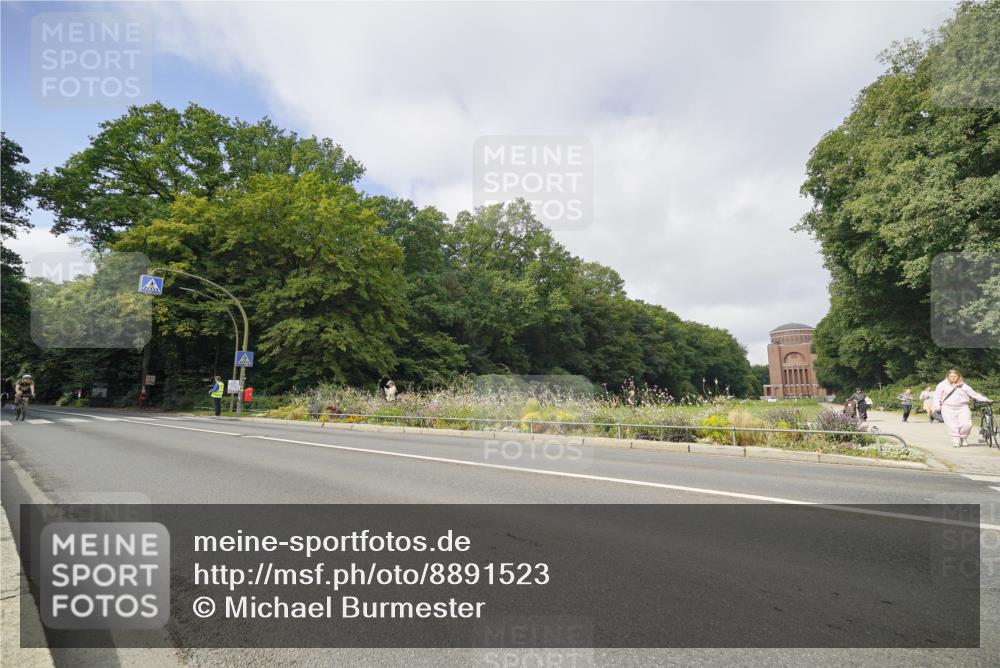 14.09.2025 - Stadtparktriathlon Michael Burmester http://msf.ph/oto/8891523 14.09.2025 10:39:16 Radfahren 515, 697, 732, 758, 786, 801 meine-sportfotos.de