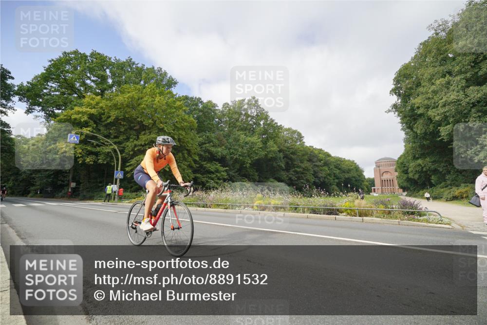 14.09.2025 - Stadtparktriathlon Michael Burmester http://msf.ph/oto/8891532 14.09.2025 10:39:25 Radfahren 515, 637, 650, 758, 815 meine-sportfotos.de