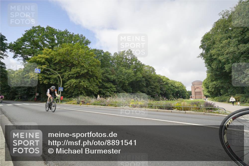 14.09.2025 - Stadtparktriathlon Michael Burmester http://msf.ph/oto/8891541 14.09.2025 10:39:53 Radfahren 736, 780, 790, 796 meine-sportfotos.de