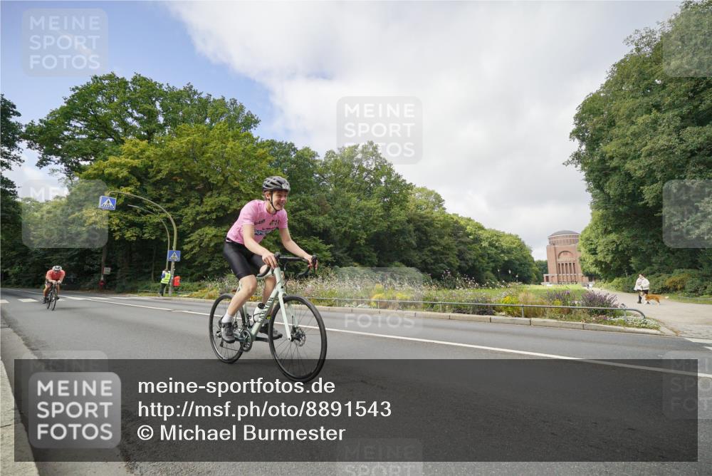 14.09.2025 - Stadtparktriathlon Michael Burmester http://msf.ph/oto/8891543 14.09.2025 10:39:57 Radfahren 647, 736, 740, 780, 790, 796 meine-sportfotos.de