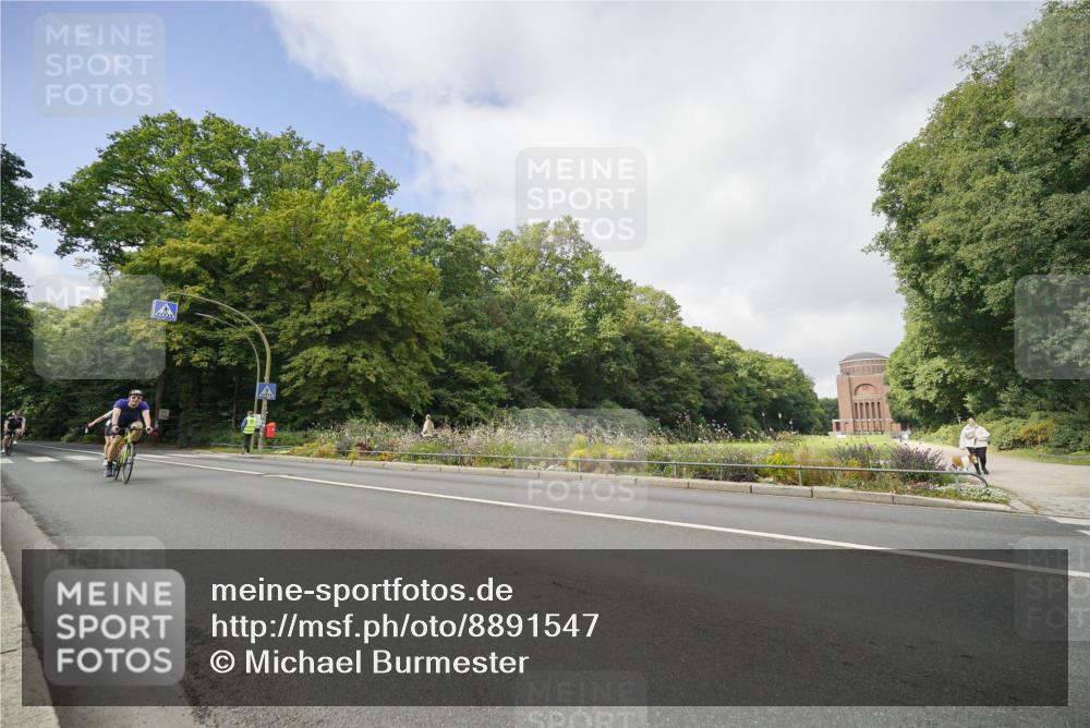 14.09.2025 - Stadtparktriathlon Michael Burmester http://msf.ph/oto/8891547 14.09.2025 10:40:02 Radfahren 647, 736, 740, 776, 780 meine-sportfotos.de