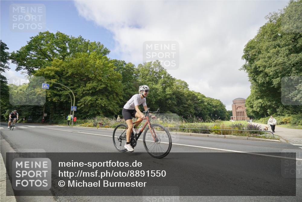 14.09.2025 - Stadtparktriathlon Michael Burmester http://msf.ph/oto/8891550 14.09.2025 10:40:04 Radfahren 647, 740, 776, 780 meine-sportfotos.de