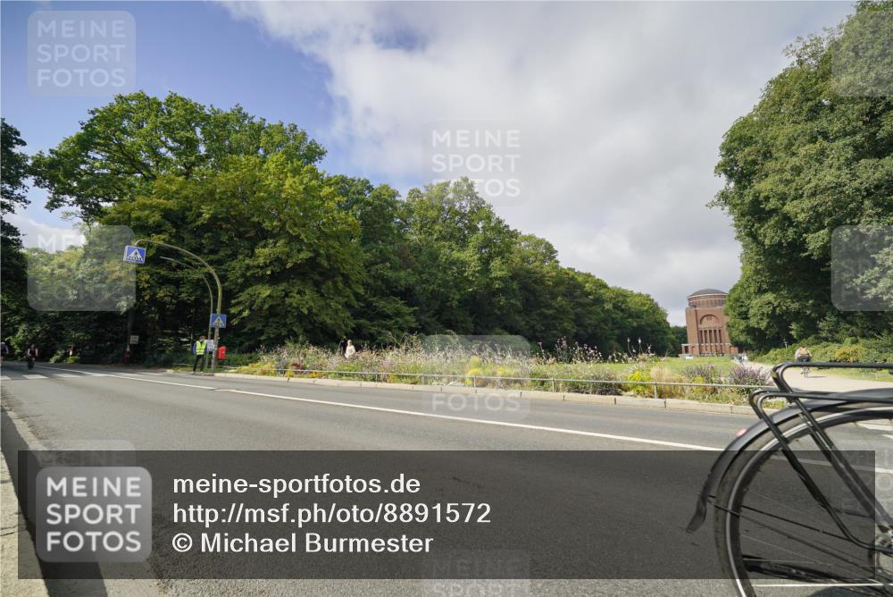 14.09.2025 - Stadtparktriathlon Michael Burmester http://msf.ph/oto/8891572 14.09.2025 10:40:17 Radfahren 626, 712, 714, 818 meine-sportfotos.de