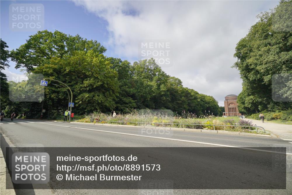 14.09.2025 - Stadtparktriathlon Michael Burmester http://msf.ph/oto/8891573 14.09.2025 10:40:17 Radfahren 626, 712, 714, 818 meine-sportfotos.de