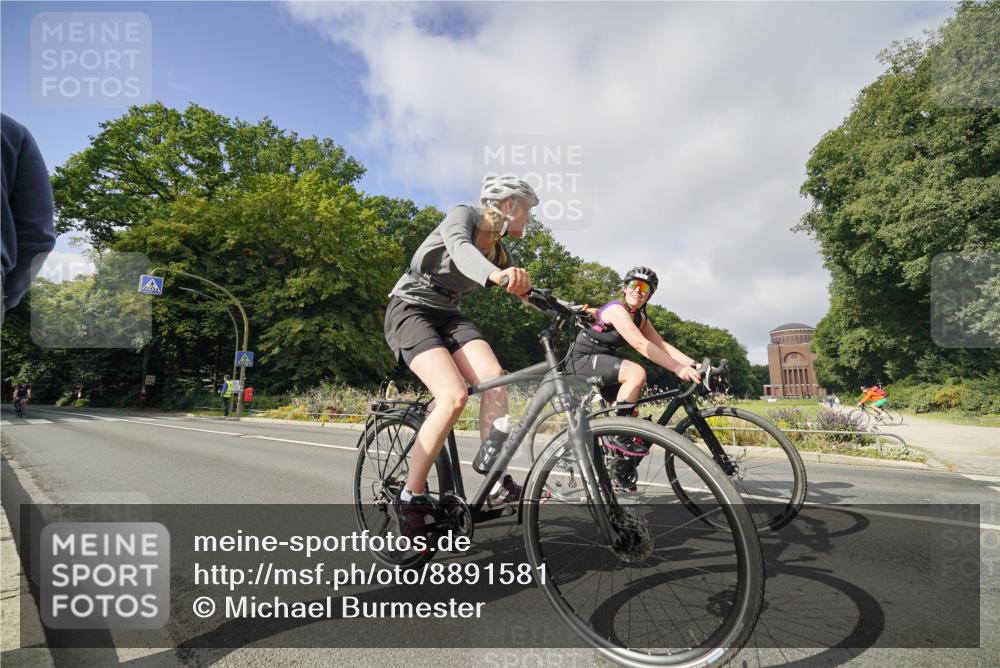 14.09.2025 - Stadtparktriathlon Michael Burmester http://msf.ph/oto/8891581 14.09.2025 10:40:22 Radfahren 626, 712, 714, 818 meine-sportfotos.de