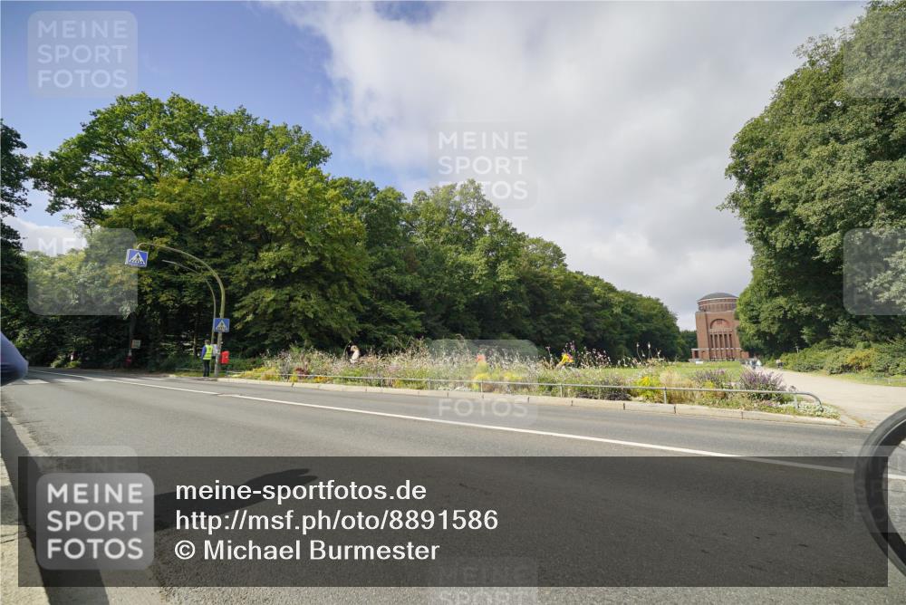 14.09.2025 - Stadtparktriathlon Michael Burmester http://msf.ph/oto/8891586 14.09.2025 10:40:25 Radfahren 626, 714, 807, 818 meine-sportfotos.de