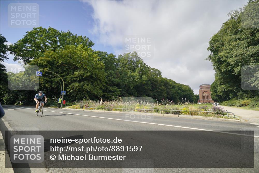 14.09.2025 - Stadtparktriathlon Michael Burmester http://msf.ph/oto/8891597 14.09.2025 10:40:31 Radfahren 735, 765, 792, 803, 807, 818 meine-sportfotos.de
