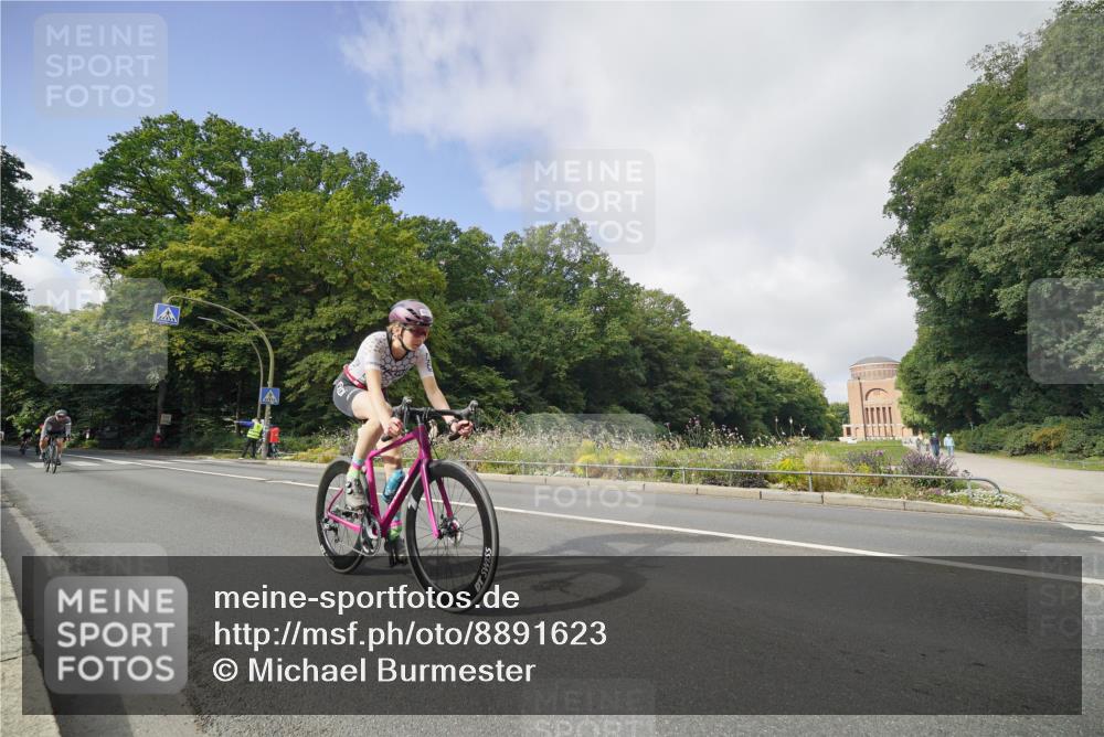 14.09.2025 - Stadtparktriathlon Michael Burmester http://msf.ph/oto/8891623 14.09.2025 10:40:56 Radfahren 662, 665, 695, 701, 729, 762, 781, 787, 821 meine-sportfotos.de