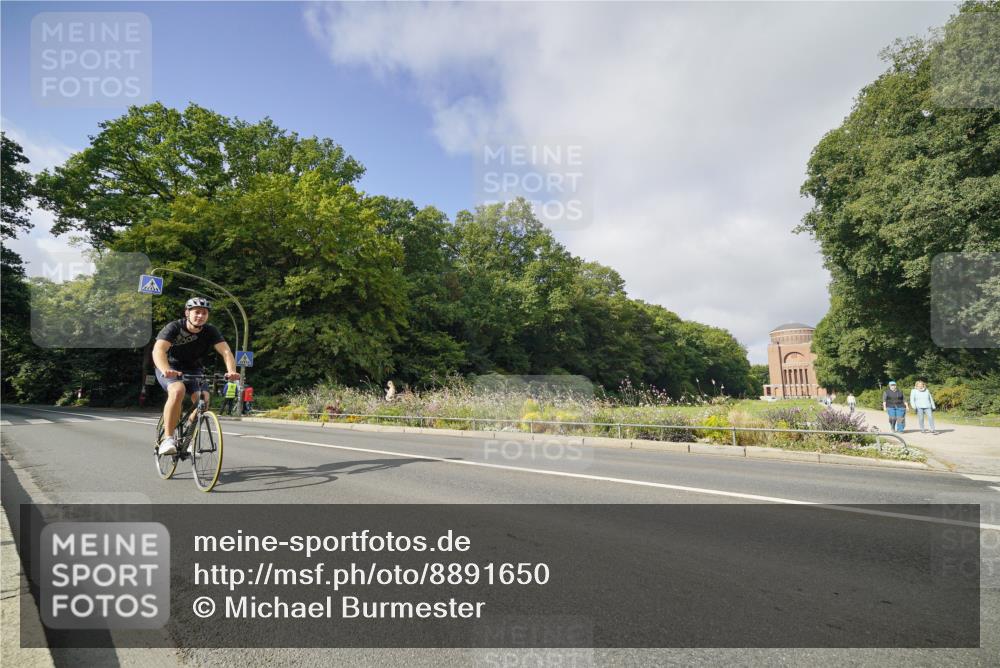 14.09.2025 - Stadtparktriathlon Michael Burmester http://msf.ph/oto/8891650 14.09.2025 10:41:17 Radfahren 746, 778, 791, 793 meine-sportfotos.de