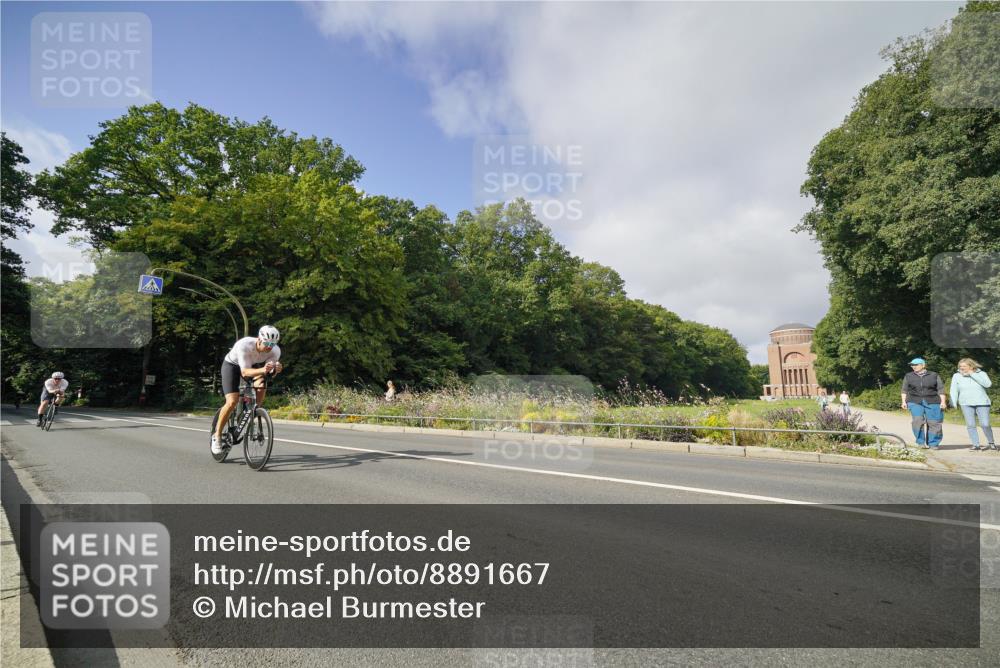 14.09.2025 - Stadtparktriathlon Michael Burmester http://msf.ph/oto/8891667 14.09.2025 10:41:25 Radfahren 654, 674, 728, 793 meine-sportfotos.de
