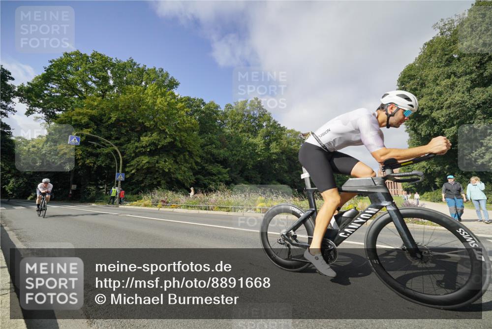 14.09.2025 - Stadtparktriathlon Michael Burmester http://msf.ph/oto/8891668 14.09.2025 10:41:25 Radfahren 654, 674, 728, 793 meine-sportfotos.de