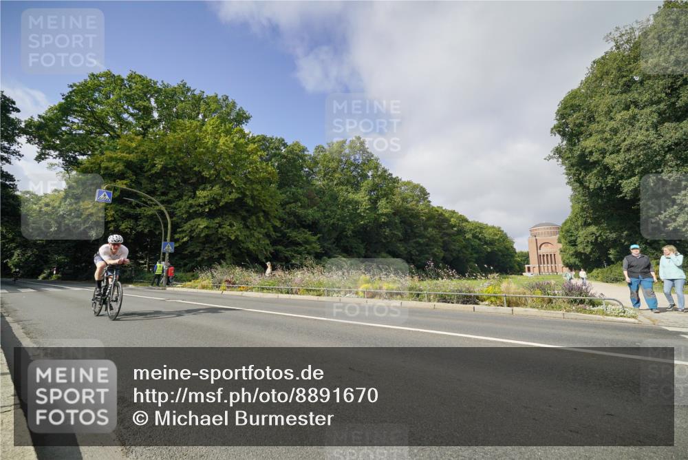 14.09.2025 - Stadtparktriathlon Michael Burmester http://msf.ph/oto/8891670 14.09.2025 10:41:26 Radfahren 654, 674, 698, 728, 793 meine-sportfotos.de
