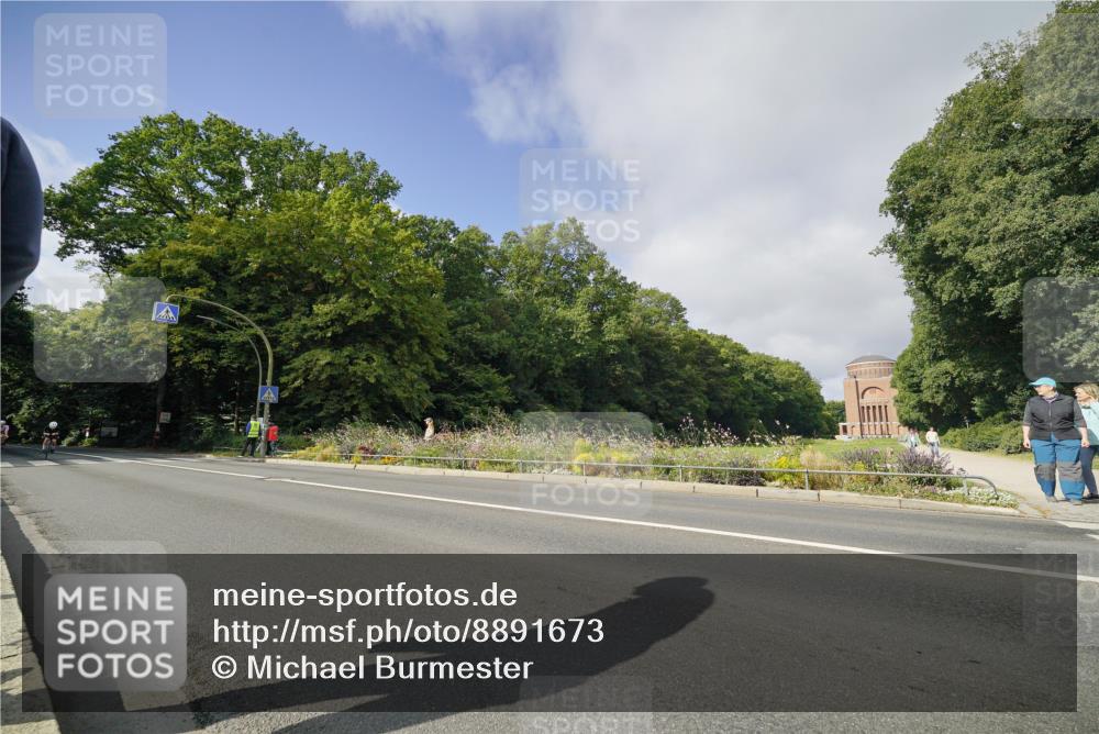 14.09.2025 - Stadtparktriathlon Michael Burmester http://msf.ph/oto/8891673 14.09.2025 10:41:28 Radfahren 654, 674, 698, 728, 744, 749, 793 meine-sportfotos.de