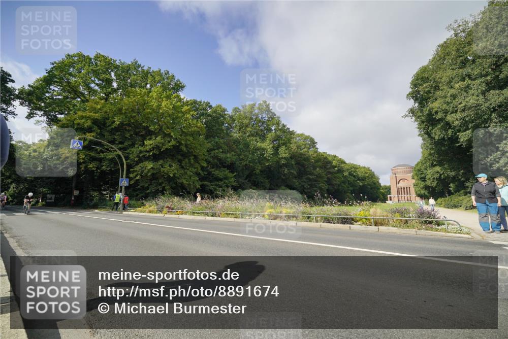 14.09.2025 - Stadtparktriathlon Michael Burmester http://msf.ph/oto/8891674 14.09.2025 10:41:28 Radfahren 654, 674, 698, 728, 744, 749, 793 meine-sportfotos.de