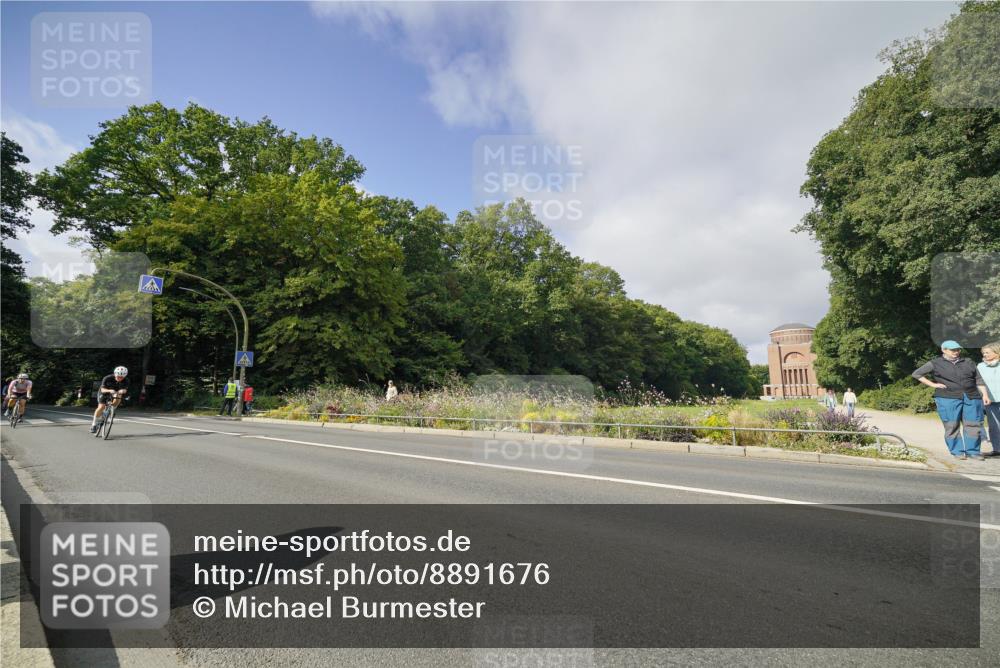14.09.2025 - Stadtparktriathlon Michael Burmester http://msf.ph/oto/8891676 14.09.2025 10:41:29 Radfahren 654, 674, 681, 698, 728, 744, 749, 793 meine-sportfotos.de