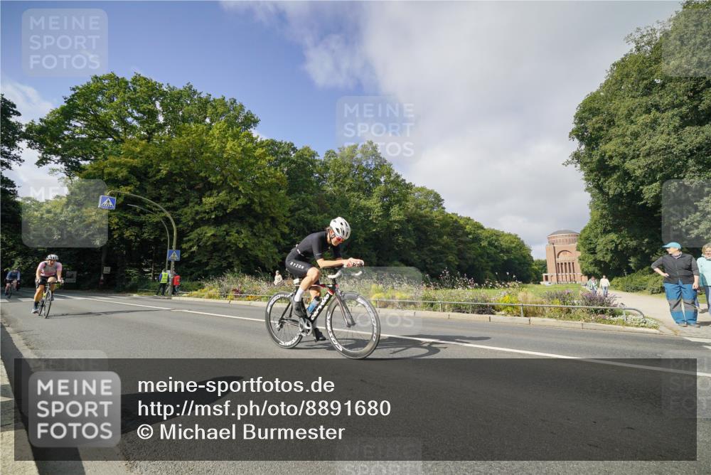 14.09.2025 - Stadtparktriathlon Michael Burmester http://msf.ph/oto/8891680 14.09.2025 10:41:31 Radfahren 654, 674, 681, 698, 728, 744, 749, 793 meine-sportfotos.de
