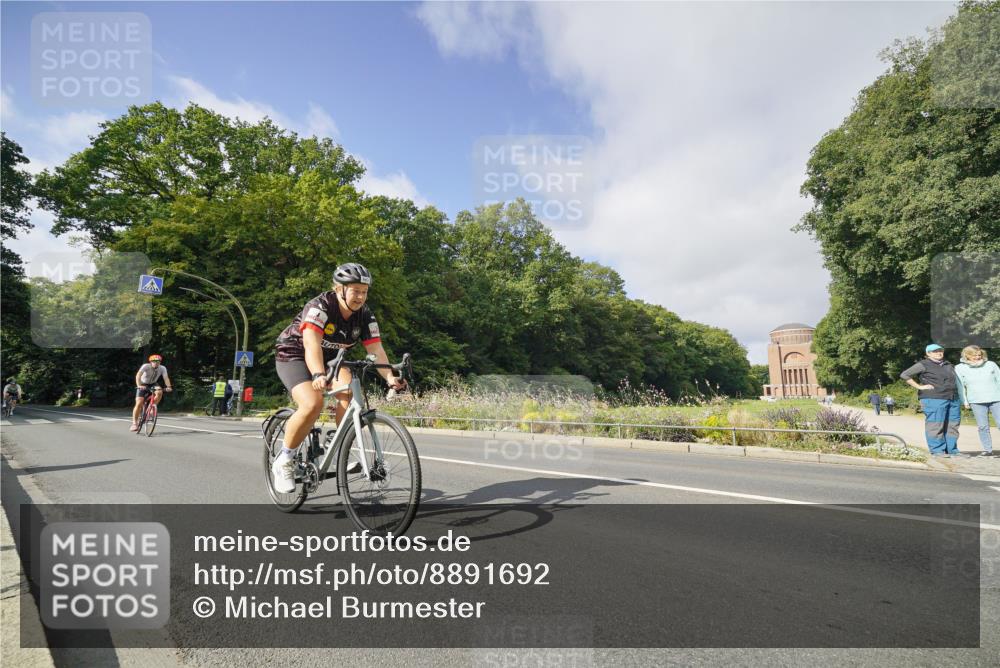 14.09.2025 - Stadtparktriathlon Michael Burmester http://msf.ph/oto/8891692 14.09.2025 10:41:52 Radfahren 638, 683, 739, 760, 774, 820 meine-sportfotos.de