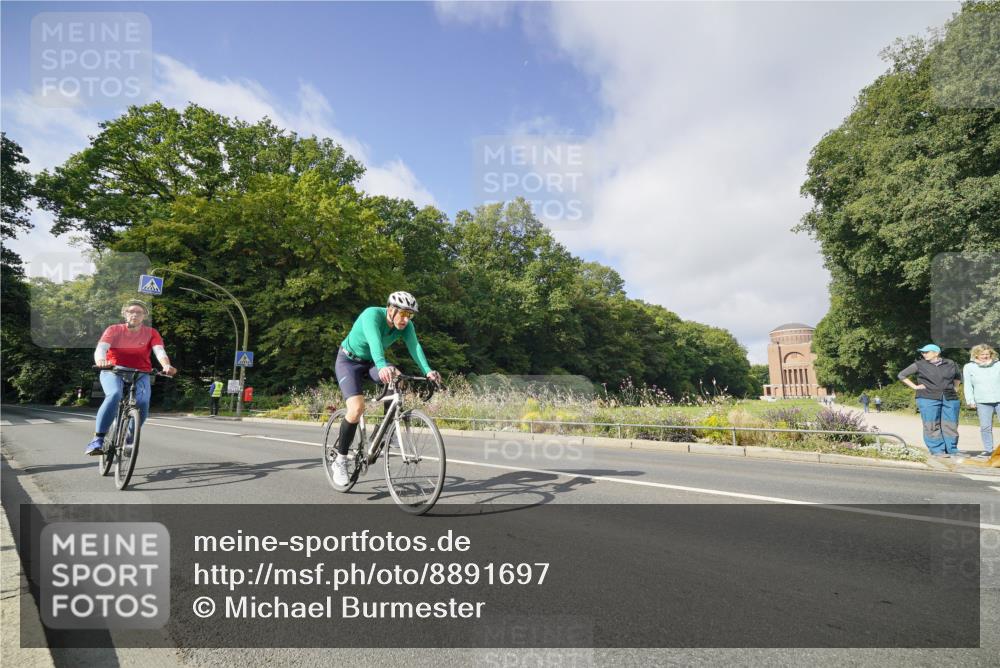 14.09.2025 - Stadtparktriathlon Michael Burmester http://msf.ph/oto/8891697 14.09.2025 10:42:00 Radfahren 602, 638, 678, 739, 820 meine-sportfotos.de