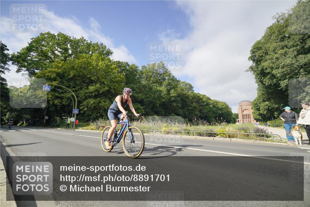 14.09.2025 - Stadtparktriathlon Michael Burmester http://msf.ph/oto/8891701 14.09.2025 10:42:08 Radfahren 621, 678, 769 meine-sportfotos.de