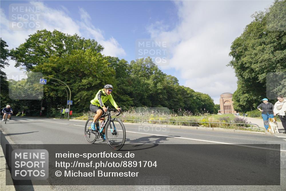 14.09.2025 - Stadtparktriathlon Michael Burmester http://msf.ph/oto/8891704 14.09.2025 10:42:15 Radfahren 621, 628, 657, 692, 754, 769 meine-sportfotos.de