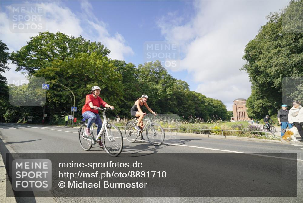 14.09.2025 - Stadtparktriathlon Michael Burmester http://msf.ph/oto/8891710 14.09.2025 10:42:24 Radfahren 599, 628, 657, 676, 692, 754 meine-sportfotos.de