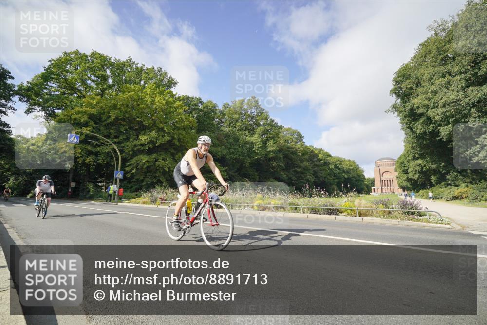 14.09.2025 - Stadtparktriathlon Michael Burmester http://msf.ph/oto/8891713 14.09.2025 10:42:45 Radfahren 646, 708, 724, 770 meine-sportfotos.de