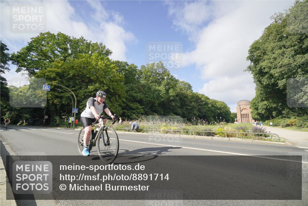 14.09.2025 - Stadtparktriathlon Michael Burmester http://msf.ph/oto/8891714 14.09.2025 10:42:46 Radfahren 646, 708, 724 meine-sportfotos.de
