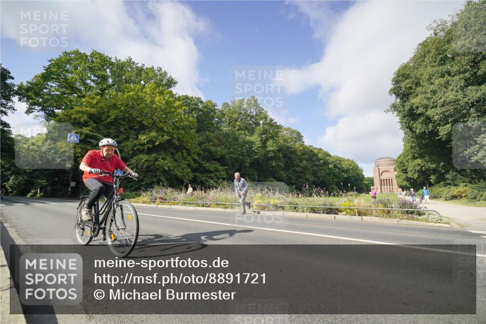 14.09.2025 - Stadtparktriathlon Michael Burmester http://msf.ph/oto/8891721 14.09.2025 10:43:06 Radfahren 600, 601, 663, 710, 772 meine-sportfotos.de