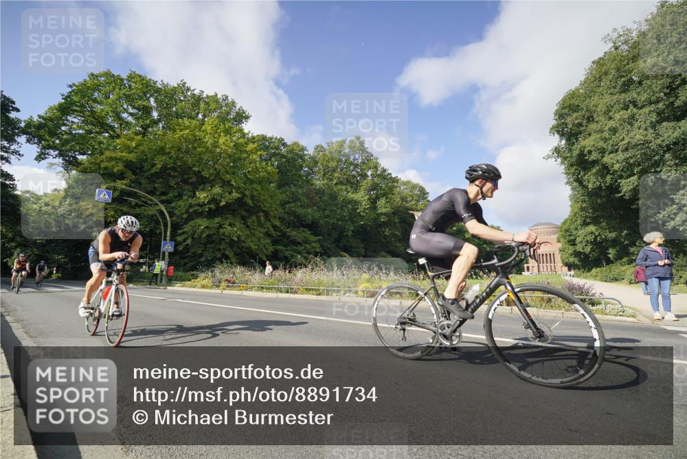 14.09.2025 - Stadtparktriathlon Michael Burmester http://msf.ph/oto/8891734 14.09.2025 10:43:34 Radfahren 693, 734, 764, 783, 788, 797, 798, 805, 811 meine-sportfotos.de