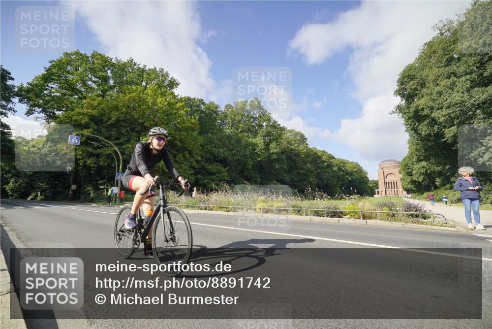 14.09.2025 - Stadtparktriathlon Michael Burmester http://msf.ph/oto/8891742 14.09.2025 10:43:46 Radfahren 651, 717, 797, 806 meine-sportfotos.de