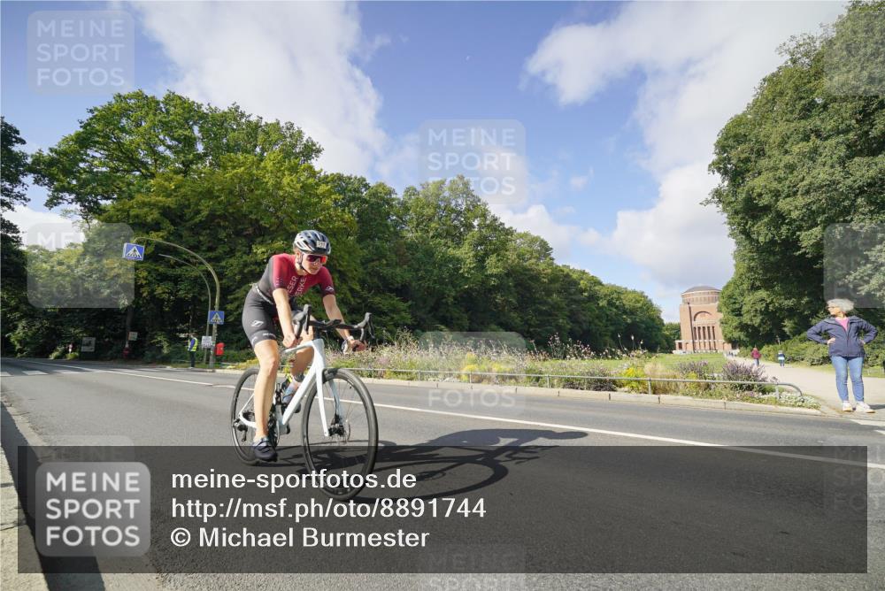 14.09.2025 - Stadtparktriathlon Michael Burmester http://msf.ph/oto/8891744 14.09.2025 10:43:52 Radfahren 651, 717, 737 meine-sportfotos.de