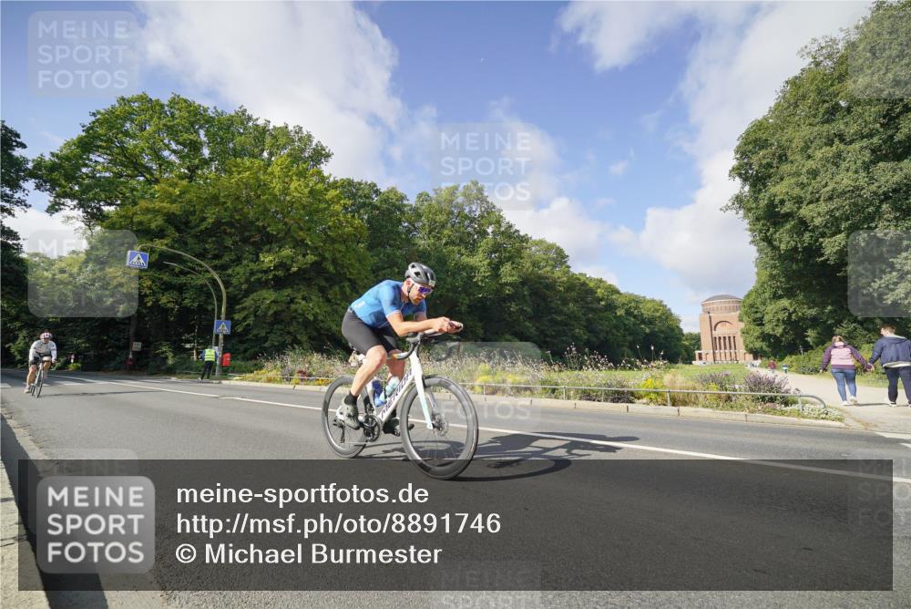 14.09.2025 - Stadtparktriathlon Michael Burmester http://msf.ph/oto/8891746 14.09.2025 10:44:07 Radfahren 668, 718, 753 meine-sportfotos.de