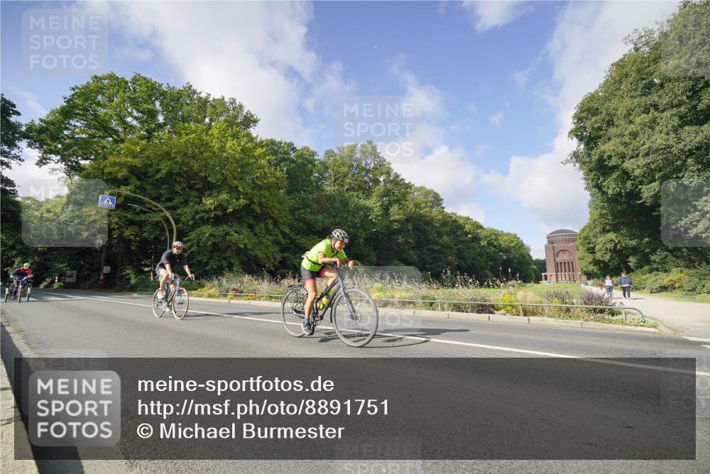 14.09.2025 - Stadtparktriathlon Michael Burmester http://msf.ph/oto/8891751 14.09.2025 10:44:18 Radfahren 582, 661, 668, 763, 775, 782 meine-sportfotos.de