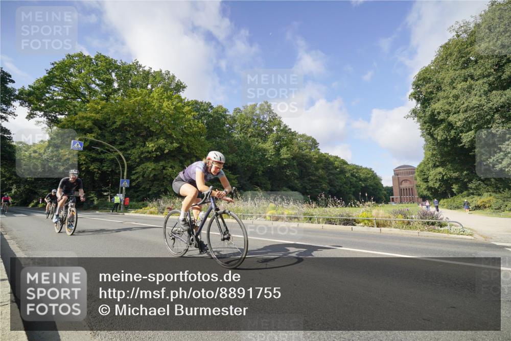 14.09.2025 - Stadtparktriathlon Michael Burmester http://msf.ph/oto/8891755 14.09.2025 10:44:27 Radfahren 582, 633, 677, 720, 752, 782 meine-sportfotos.de