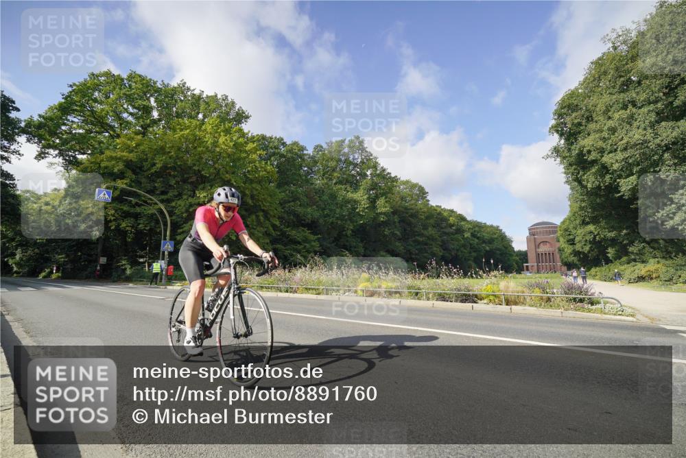 14.09.2025 - Stadtparktriathlon Michael Burmester http://msf.ph/oto/8891760 14.09.2025 10:44:30 Radfahren 633, 677, 720, 727, 752 meine-sportfotos.de