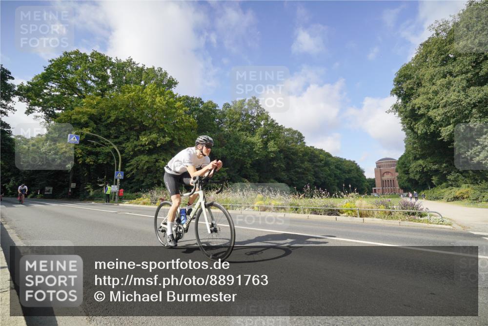 14.09.2025 - Stadtparktriathlon Michael Burmester http://msf.ph/oto/8891763 14.09.2025 10:44:43 Radfahren 631, 694, 743, 785, 813 meine-sportfotos.de